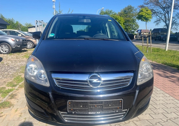 Opel Zafira cena 21900 przebieg: 227000, rok produkcji 2010 z Łuków małe 631